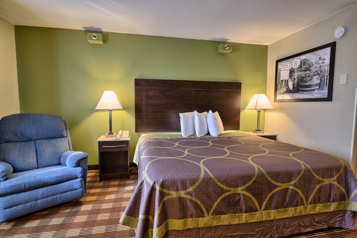Room 12 of 32