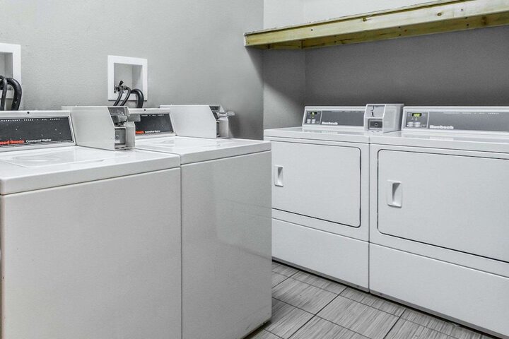 Econo Lodge Inn & Suites Enterprise