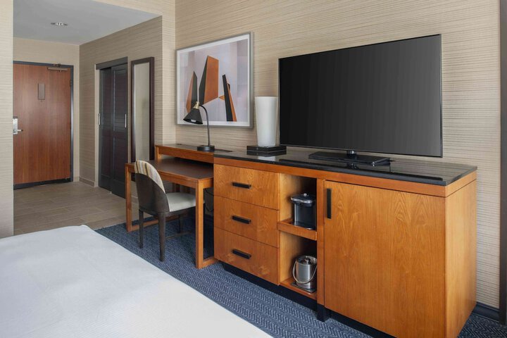 Room 16 of 74