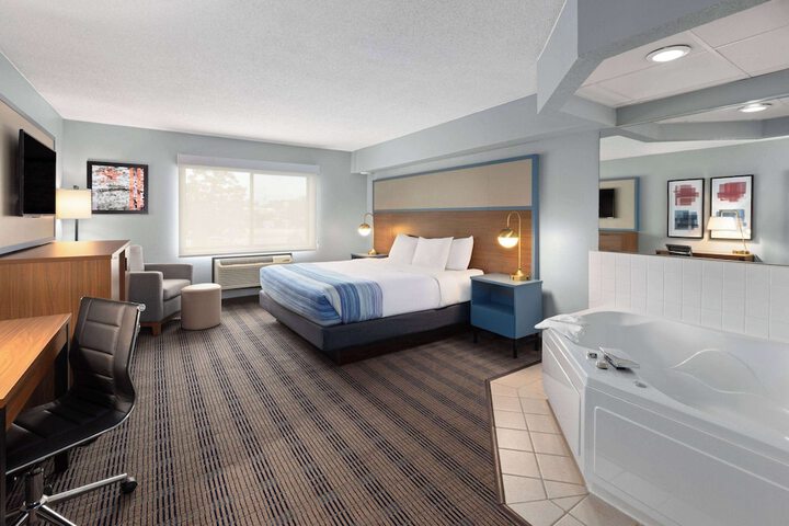 AmericInn by Wyndham North Branch