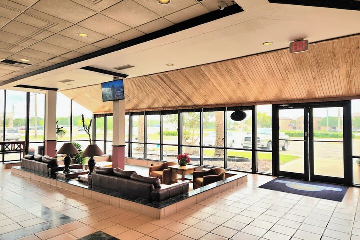 Days Inn by Wyndham Bay City