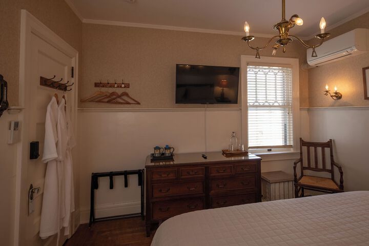 Room 83 of 149