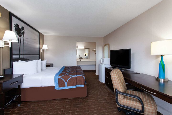 Super 8 by Wyndham Kissimmee