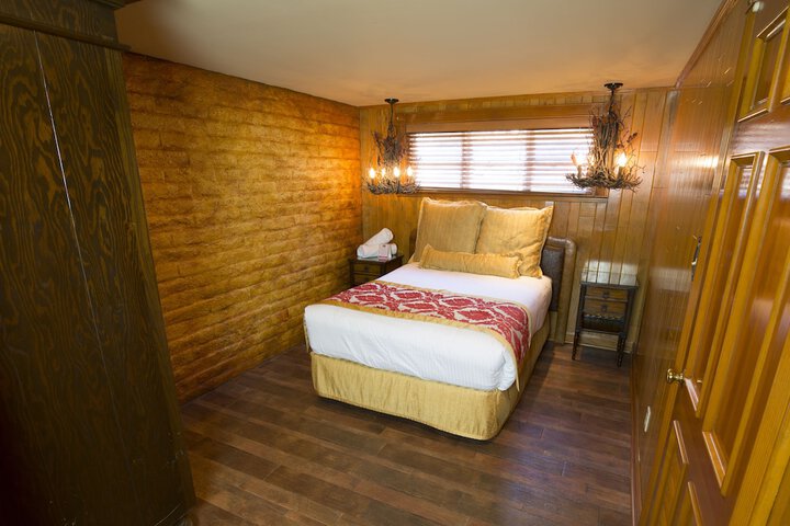 Room 225 of 461