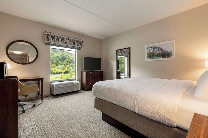 Hampton Inn & Suites Pittsburgh / Waterfront-West Homestead
