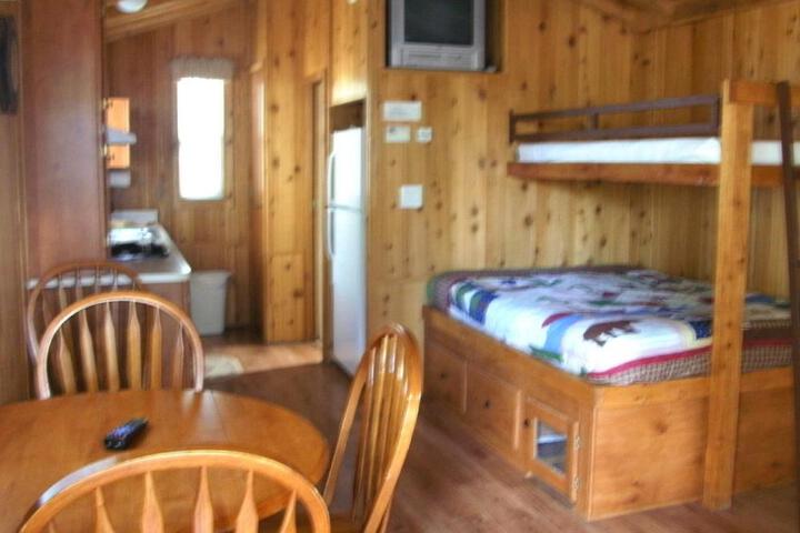 Bend-Sunriver Camping Resort Studio Cabin 6