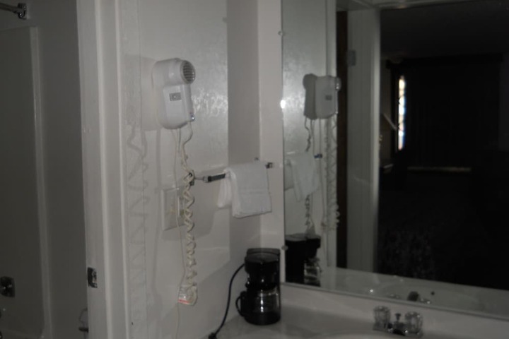 Room 10 of 33