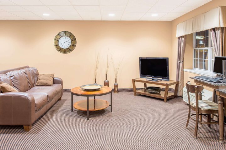 Microtel Inn & Suites by Wyndham Quincy Downtown / River Area