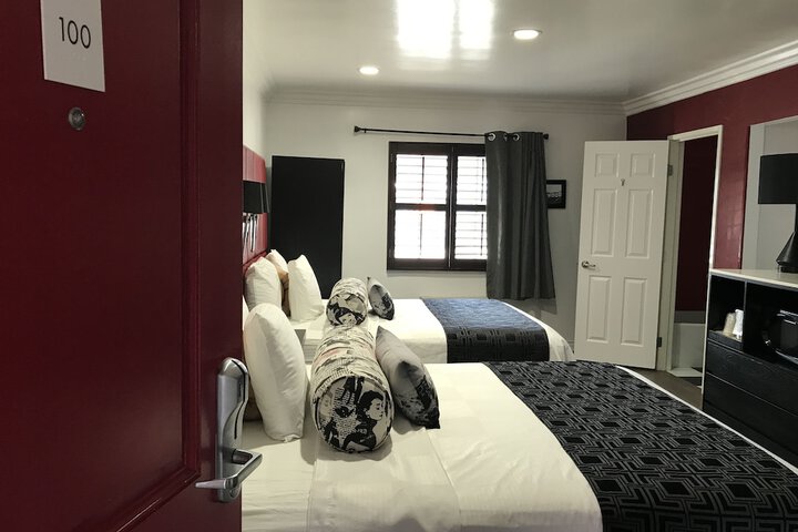 Room 11 of 37