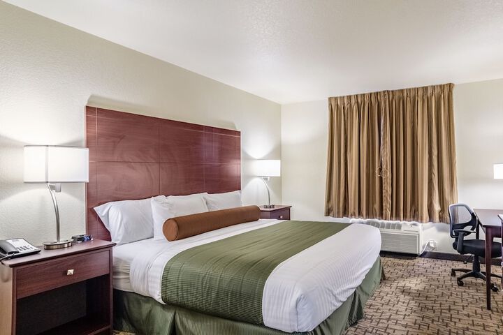 Cobblestone Hotel & Suites - Hutchinson