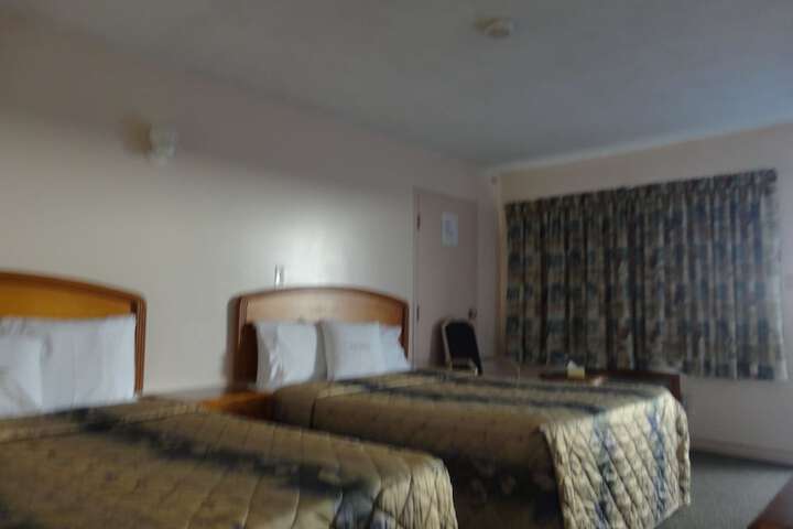 Room 33 of 59