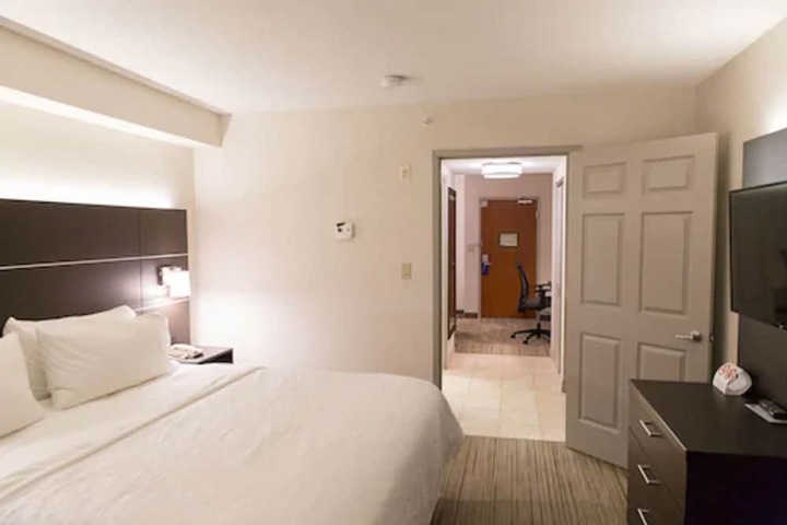 Holiday Inn Express & Suites Brampton by IHG