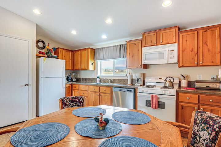 Ranch House in Boulder! Gateway to Nearby Parks!