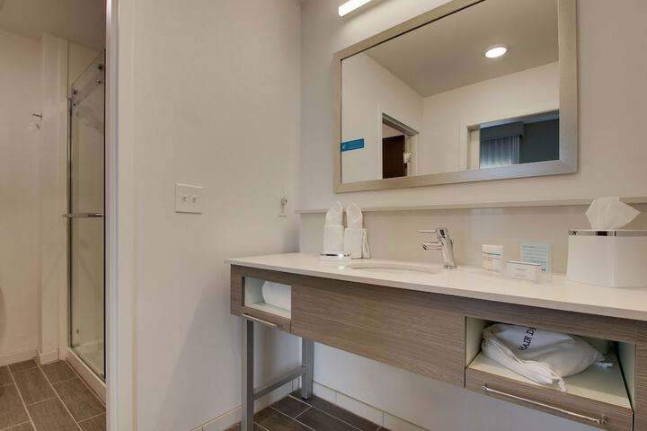 Room 40 of 72