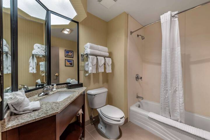 Comfort Inn & Suites Warsaw near US-30