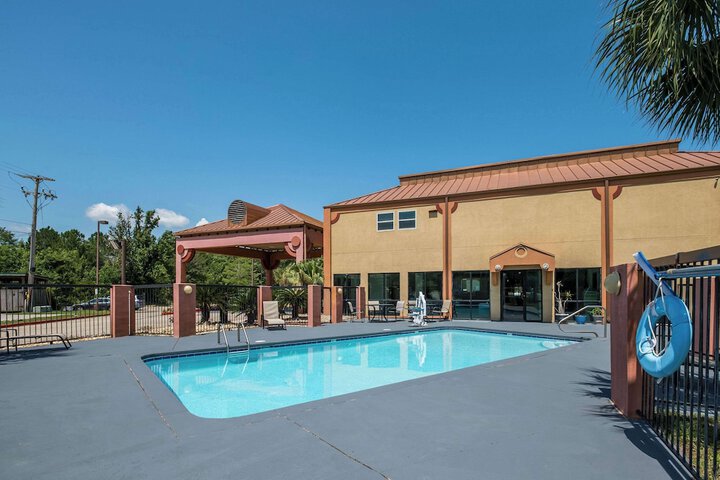 Econo Lodge Inn & Suites Diamondhead