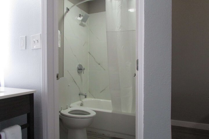 Room 10 of 14