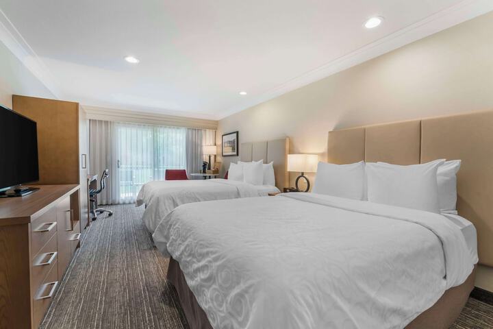 Best Western Plus Kelowna Hotel & Suites