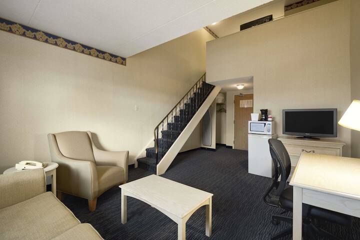 Room 9 of 16