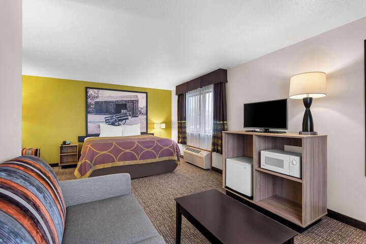 Super 8 by Wyndham Oelwein
