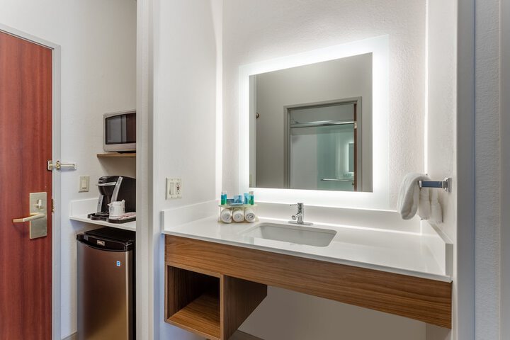 Holiday Inn Express Hotel & Suites Burlington by IHG