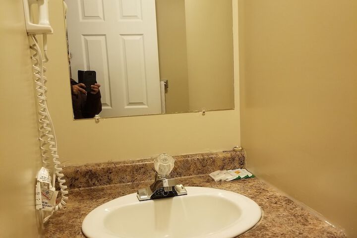 Room 6 of 13