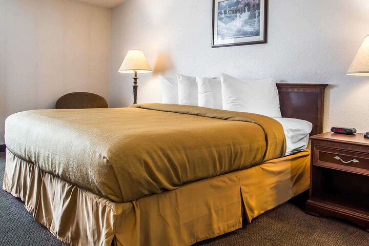 Room 32 of 62