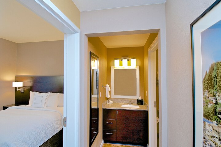Room 12 of 25