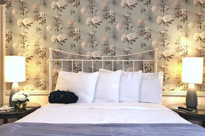 Room 105 of 143