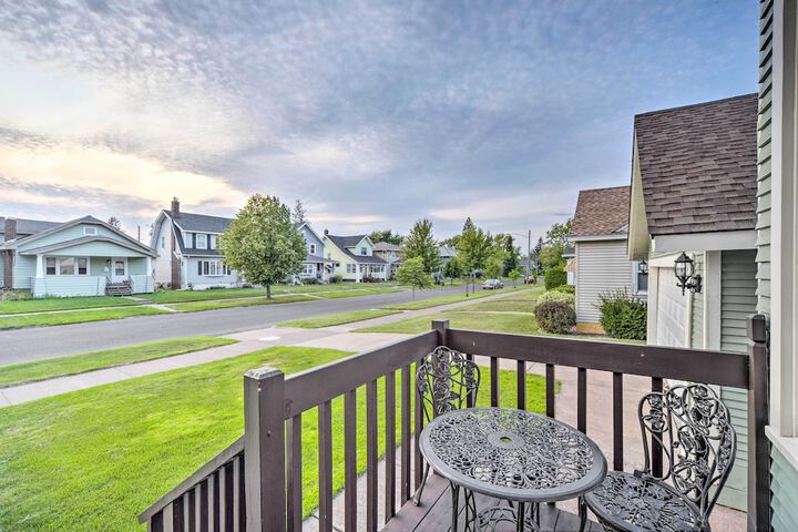 Elegant Superior Getaway 2 Mi to Downtown!