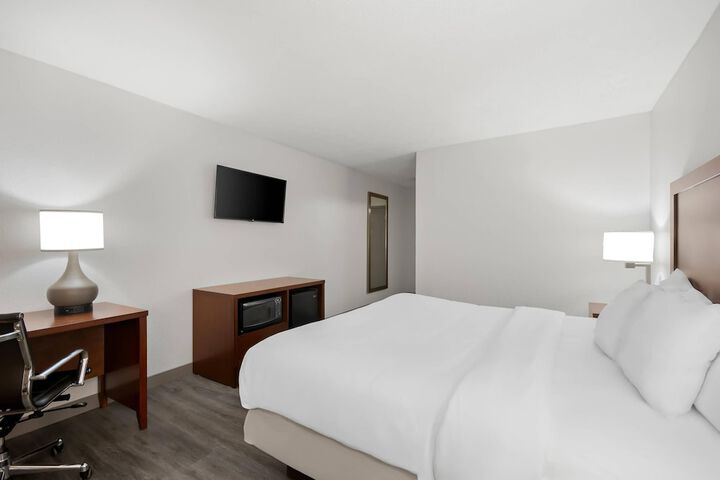 Comfort Inn & Suites Cincinnati Eastgate