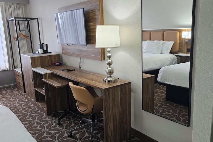 Room 27 of 37