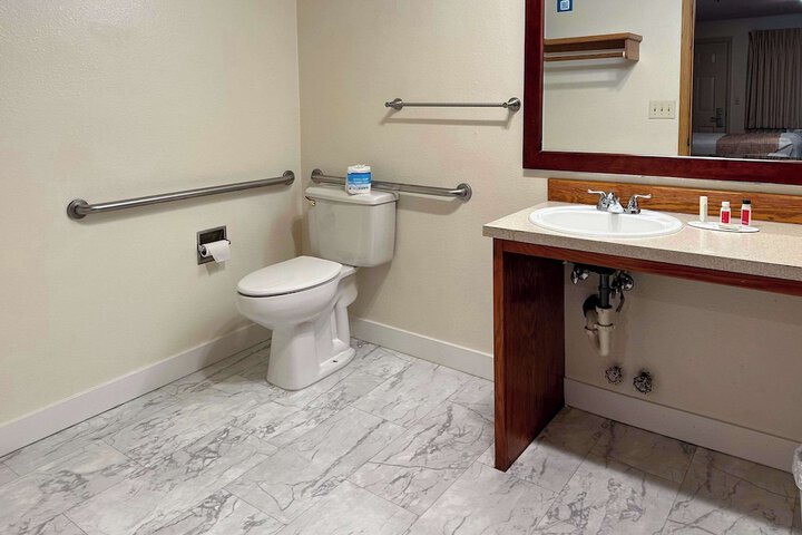 Room 32 of 34