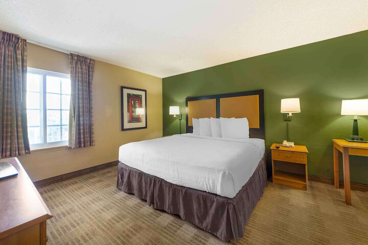 Room 17 of 37