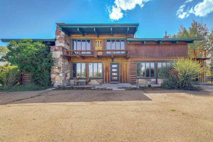 Spacious Pinedale Home w / Mountain Range View