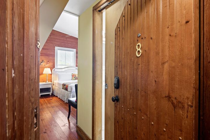 Room 16 of 61