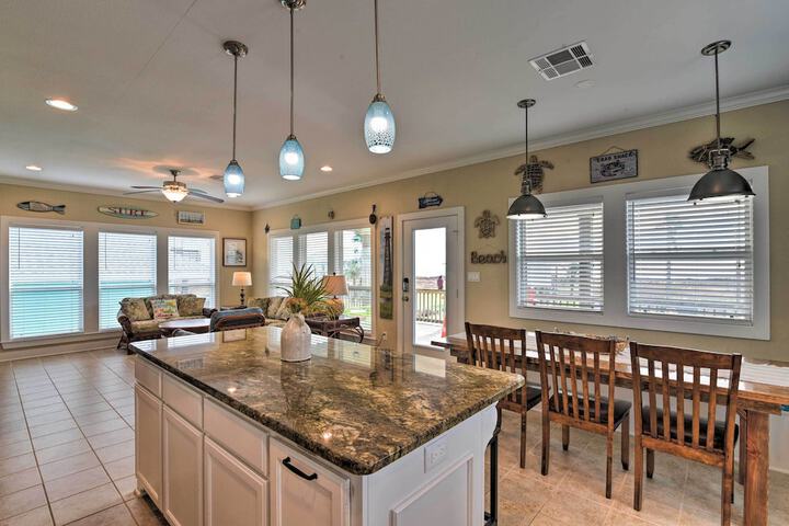 Ocean View & Grill: Crystal Beach Bungalow!