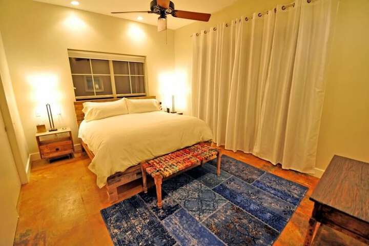 Room 90 of 353