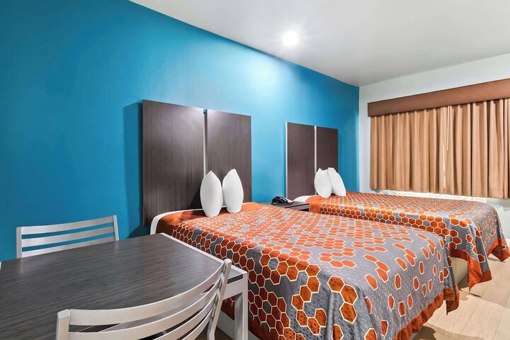 Econo Lodge Inn & Suites Channelview - Houston East