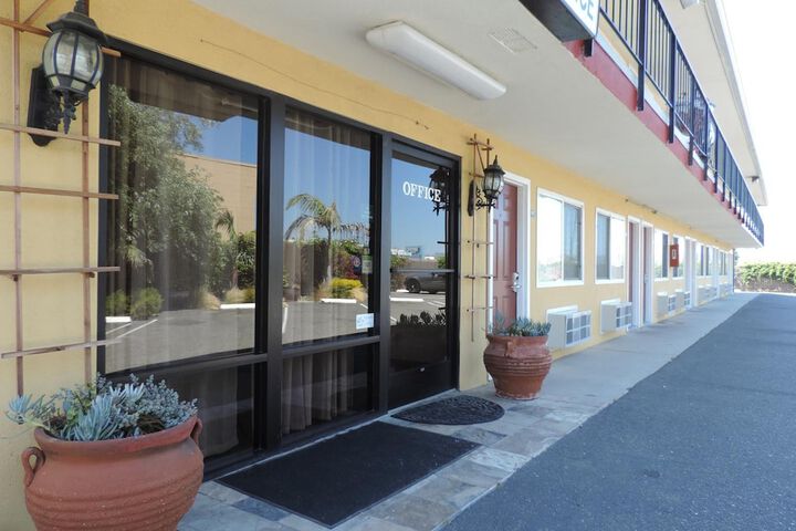 Lotus of Lompoc - a Great Hospitality Inn