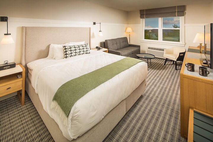 The White Mountain Hotel & Resort