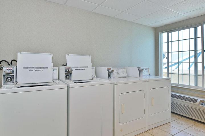 Best Western Plus Airport Inn Suites