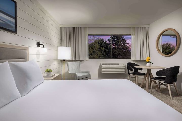 The Pell - Part of JdV by Hyatt