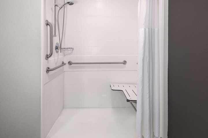 Room 16 of 27