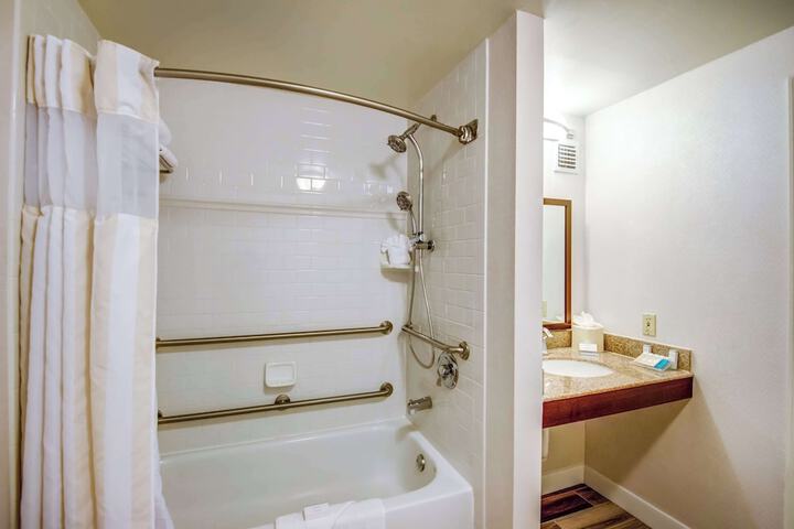 Room 17 of 26