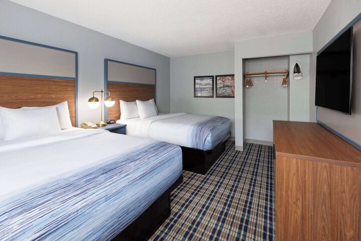AmericInn by Wyndham Grinnell