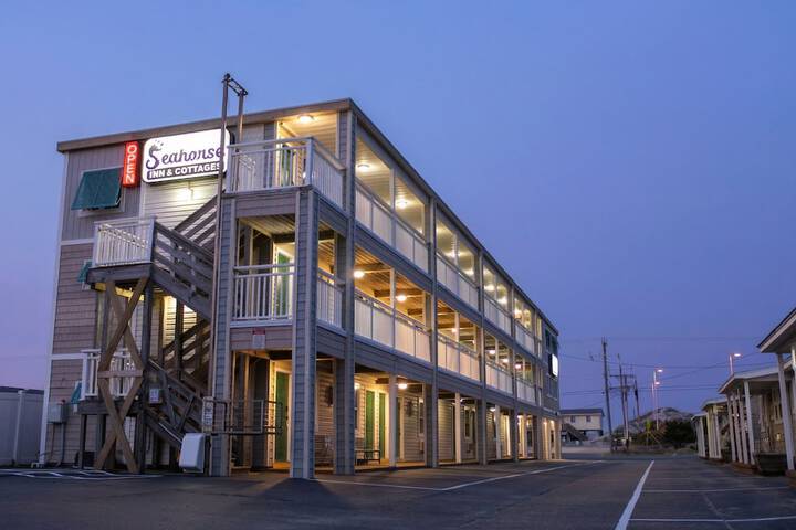 Seahorse Inn and Cottages