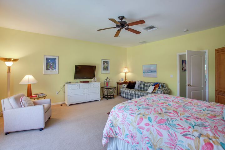 3 Mi to Dtwn Fort Myers: Condo w / Pool & Hot Tub