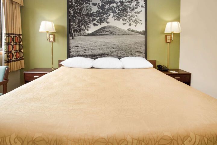 Room 5 of 14