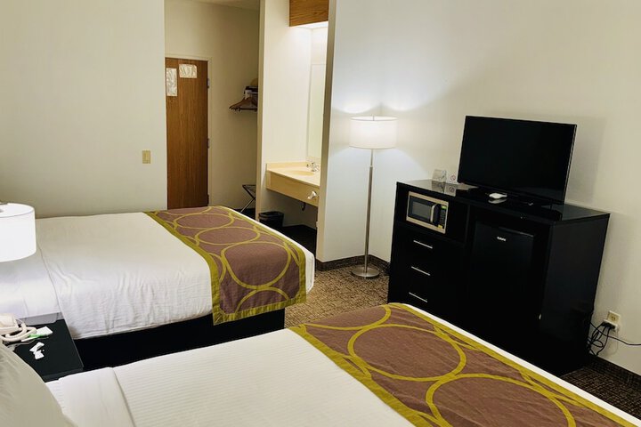 Room 19 of 38